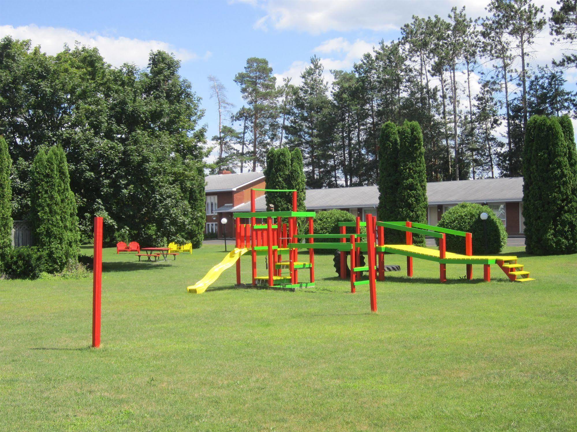 Red Pine Inn & Conference Centre Alliston Exterior foto